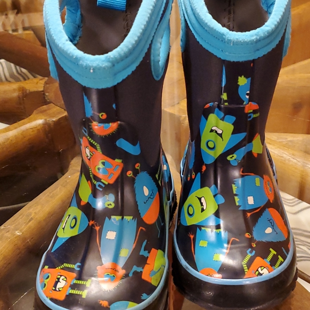 Bogs insulated boots. Size 7.  Monsters.